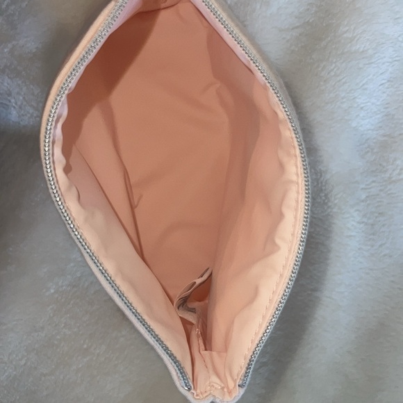 New Dior Make Up Pouch - Picture 4 of 7